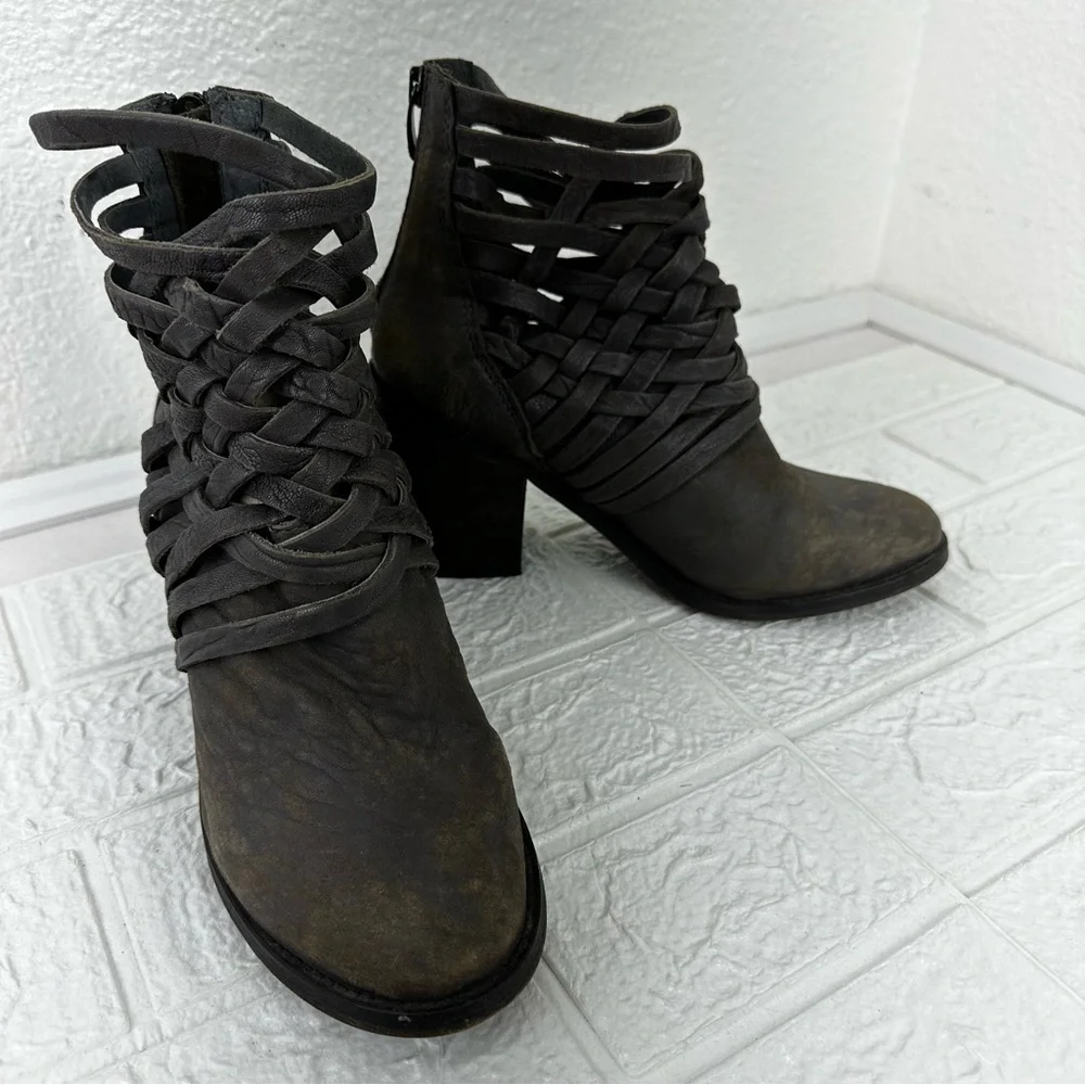FREE PEOPLE Carrera  Gray Distressed  Leather Ankle  Cage Boots Size 39 US 8